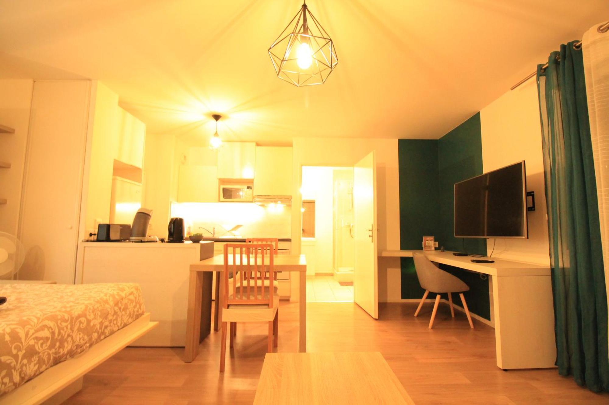 Appartement Arpajon Centre: RER C Proximity, Balcony & Hospital View Exterior photo